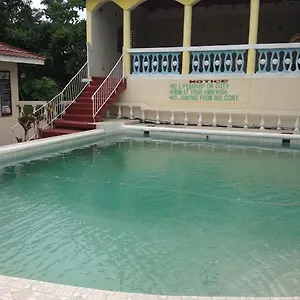 villa-la-cage.hotelsnegriljamaica.com/